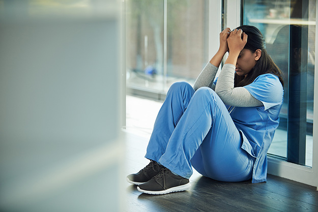 salud mental, manejo emocional, personal de salud, trastornos ansiosos depresivos, contextos laborales de salud