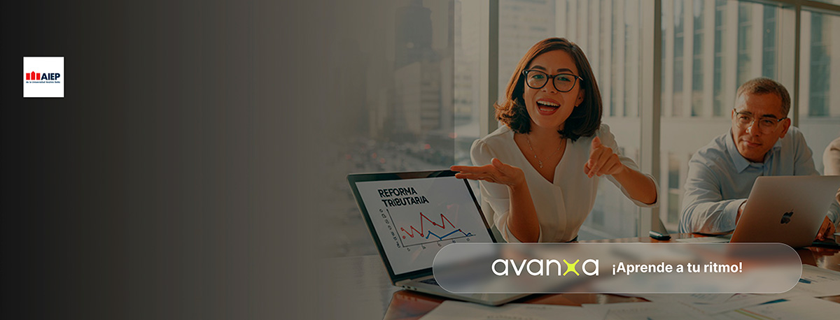 Profesionales chilenos analizando gráficos financieros y reforma tributaria en un entorno moderno, representando formación en IFRS y tributación.