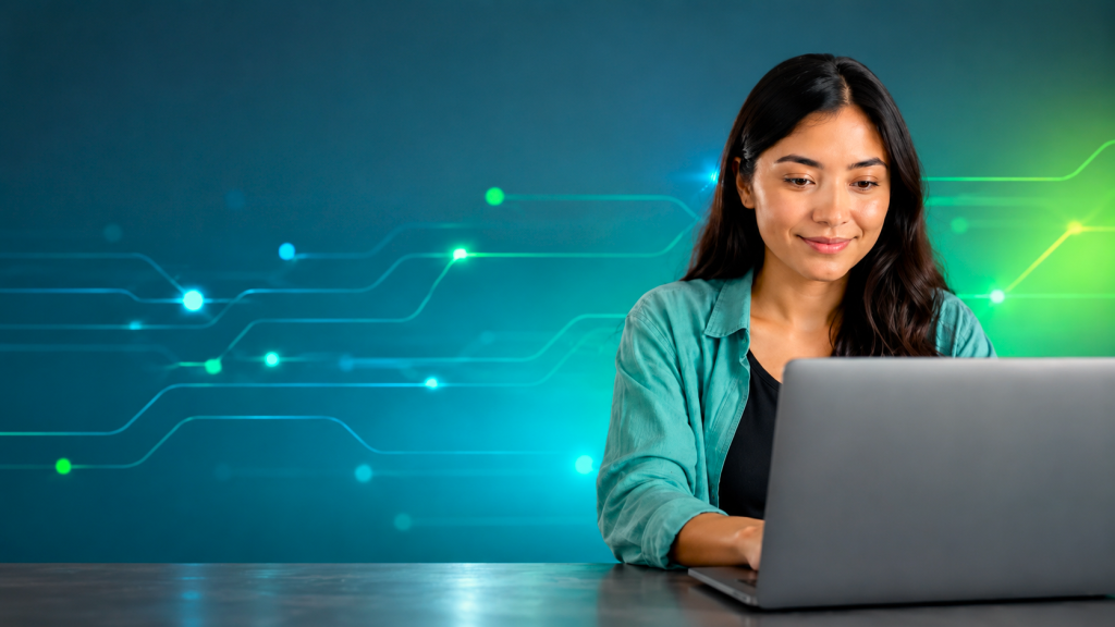 Mujer joven sonriendo mientras trabaja en una laptop frente a un fondo digital tecnológico verde y azul.